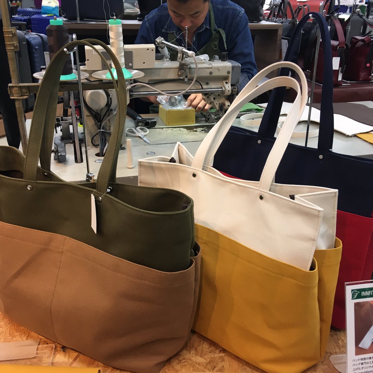 Hands_Shibuya's tweet photo. オーダーメイドのオリジナルトートバッグ受付中❗️
本日は店頭で製作過程が見れちゃいます😃⭐️出来上がりまで約30分 普段はオーダーは承っていないそうです。レア❗️ ハンズ渋谷1Cフロア(さな https://t.co/4MoSjRqG6R