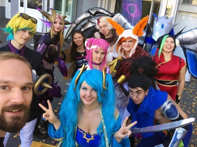 polskojaponska's tweet photo. Poznań Game Arena, to święto cosplay - jest kolorowo! Studenci PJATK prezentują Pracownie Cyfrowe z Wydziału Sztuki Nowych Mediów. Zapraszamy do Poznania! #pjatk #pjait #poznangamearena #poznangamearena2018 #pga2018 #pga #międzynarodowetargipoznańskie #c… https://t.co/QDAYnkbtPq https://t.co/9p6WBo1CR0