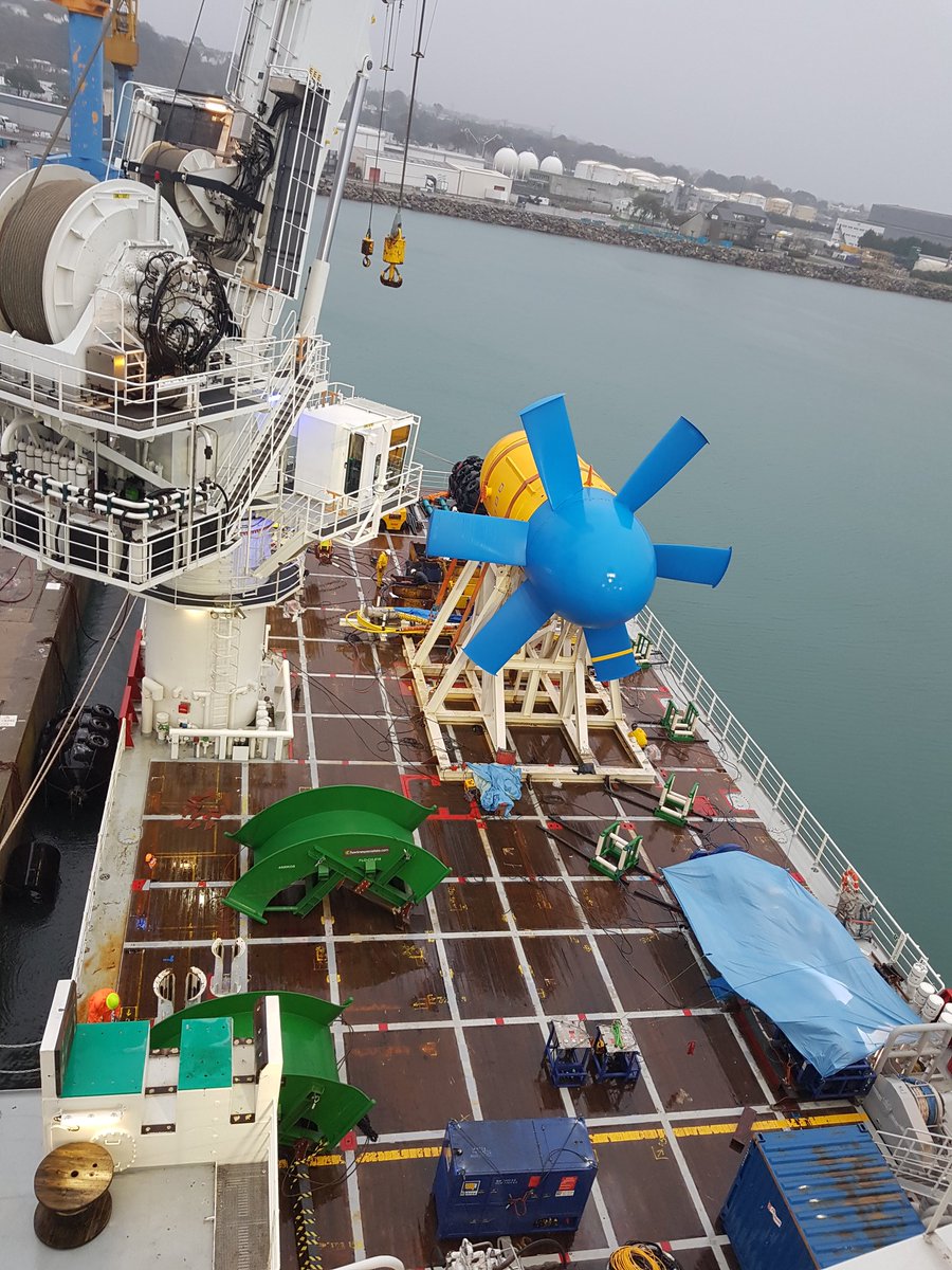 SabellaTidal's tweet photo. La mob se poursuit à bord du Far Superior malgré la pluie ! #soudure #pluie #seafastening #Brest #chantiernaval @damen https://t.co/61bXDXmgab