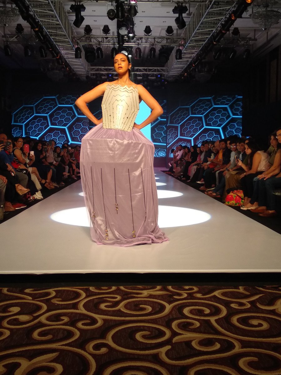 MissKyra12's tweet photo. #INIFDBandra present their collection GEOMETRY at the #BombayTimesFashionWeek2018 @TimesFashionWk https://t.co/76FDhx8Mba