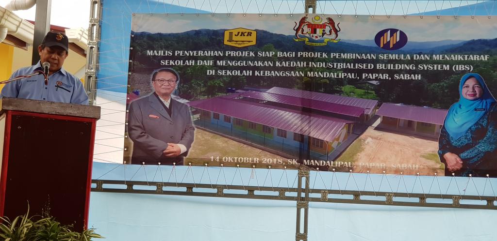 RoslanMdTaha's tweet photo. Majlis penyerahan projek Pembinaan Semula &amp; Naiktaraf Sek Daif mengguna kaedah IBS  di Sek Keb Mandalipau Papar oleh YB @HjAnuarTahir Timbalan Menteri @MOWorks Keseluruhan projek di Sabah sebanyk 35 Sek Fasa 1/2018 telah siap manakala dua lagi siap selewatnya hujung Okt 2018 👍 https://t.co/NDn5pYZ4Xm