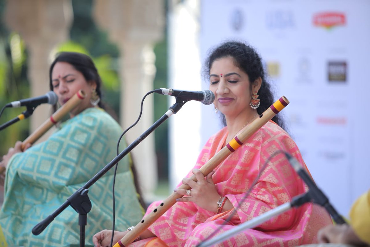 IndMusicSummit's tweet photo. Flute sisters Suchismita  @Suchismitaflute and Debopriya Chatterjee @Debopriya10 captivate the audience with “Blowing in the Wind”, their delightful performance at #MTVIndiaMusicSummit2018, brought to you this morning by @NESCAFEIndia

@TheRaymondLtd
@VisitTheUSA
@volkswagenindia https://t.co/TtL7m947g3