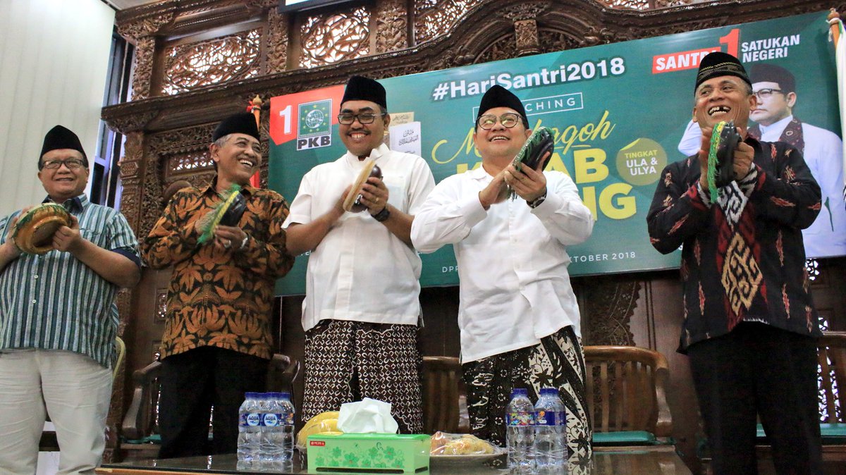 PKBTV's tweet photo. Panglima Santri-Ketua Umum DPP PKB @cakimiNOW menghadiri Launching #MusabaqahKitabKuningPKB yang diselenggarakan di kantor DPP PKB, Jakarta bersama Syekh @KHMLuqman @Jazilul_Fawaid https://t.co/XDZnVRw8Ic