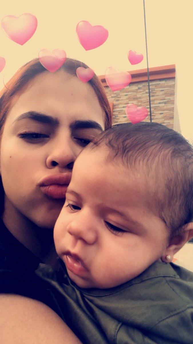 _caasanova's tweet photo. Anahí es mi todo, si tuviera que dar la vida por ella ahora mismo la doy. Este amor que siento por ella es tan grande que no puedo explicarlo. Gracias Dios por darme el mejor regalo del mundo, mi hermosa sobrina Anahí, te amo mi reina. #enchula ✨💕 https://t.co/jDjLKKGbiM