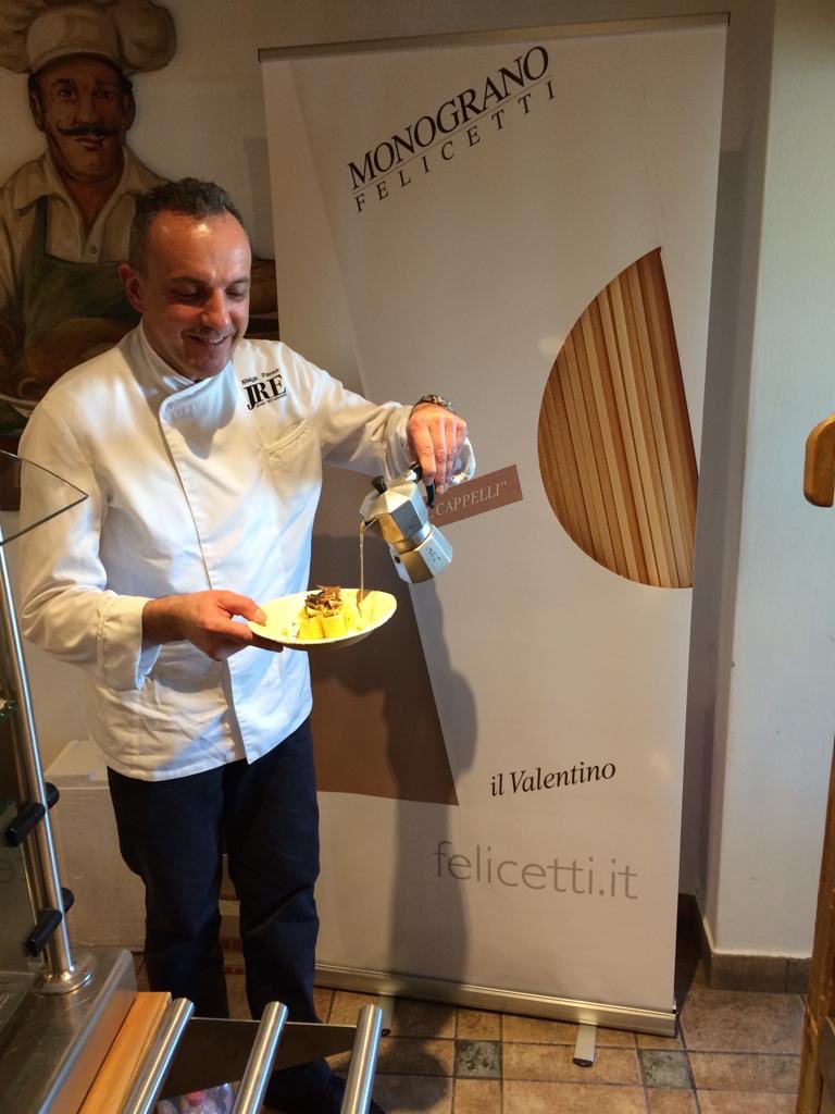 Pasta_Felicetti's tweet photo. Ieri al Rifugio Maria sul Sass Pordoi si è tenuto il simposio, la degustazione di vini più alta del mondo, sulle Dolomiti a 2950 mt! E noi eravamo presenti, e anche Valentino Felicetti. 
Grazie Paolo Donei ( Rist. Malga Panna) #topwinesasspordoi #topwine https://t.co/Lx1M1gtGuZ