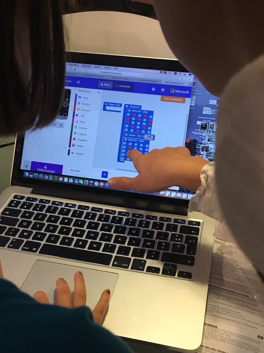 pbalancier's tweet image. The day after #coding4girls Make ❤️ Coaching between sisters 👻
