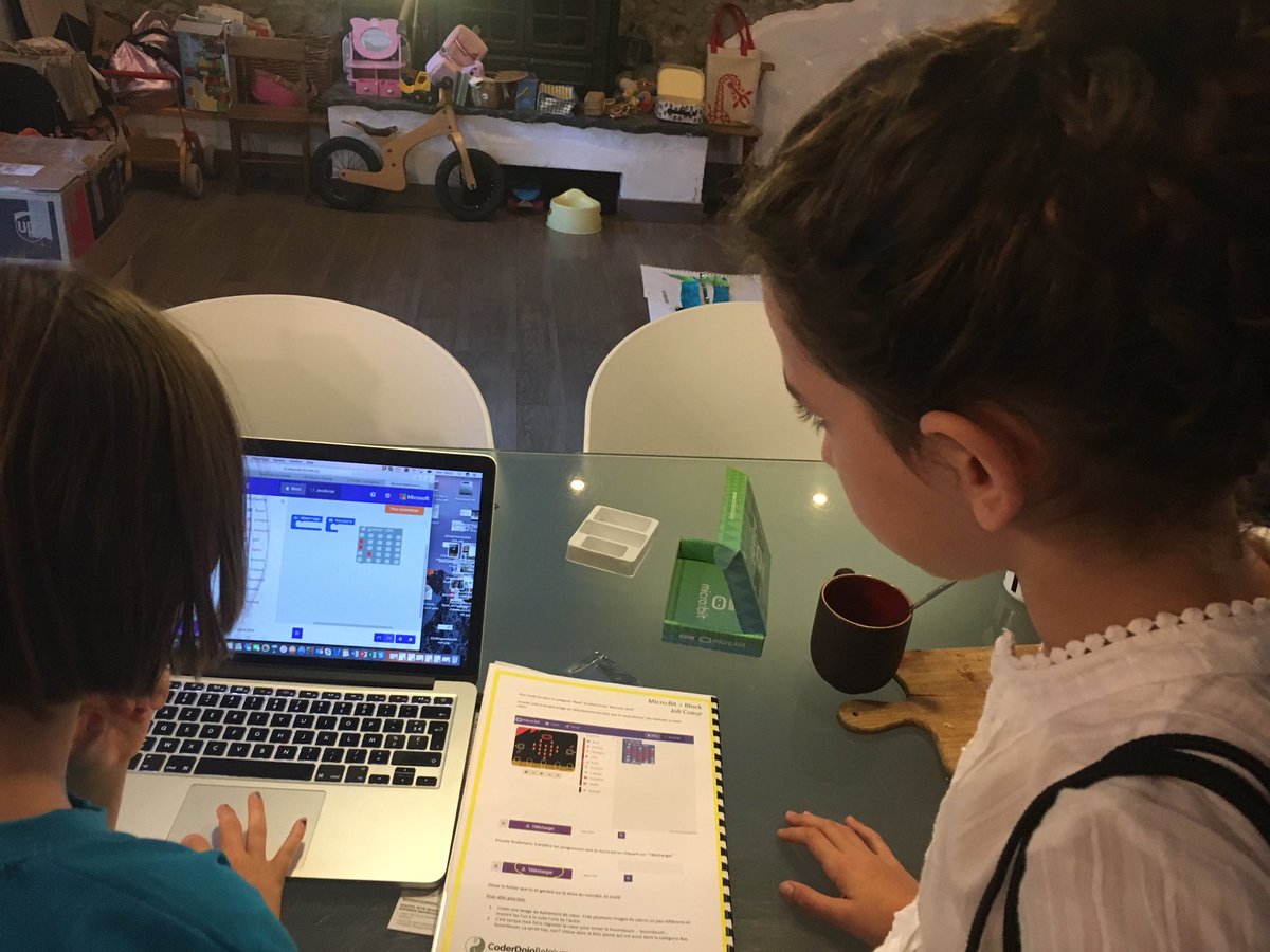pbalancier's tweet image. The day after #coding4girls Make ❤️ Coaching between sisters 👻