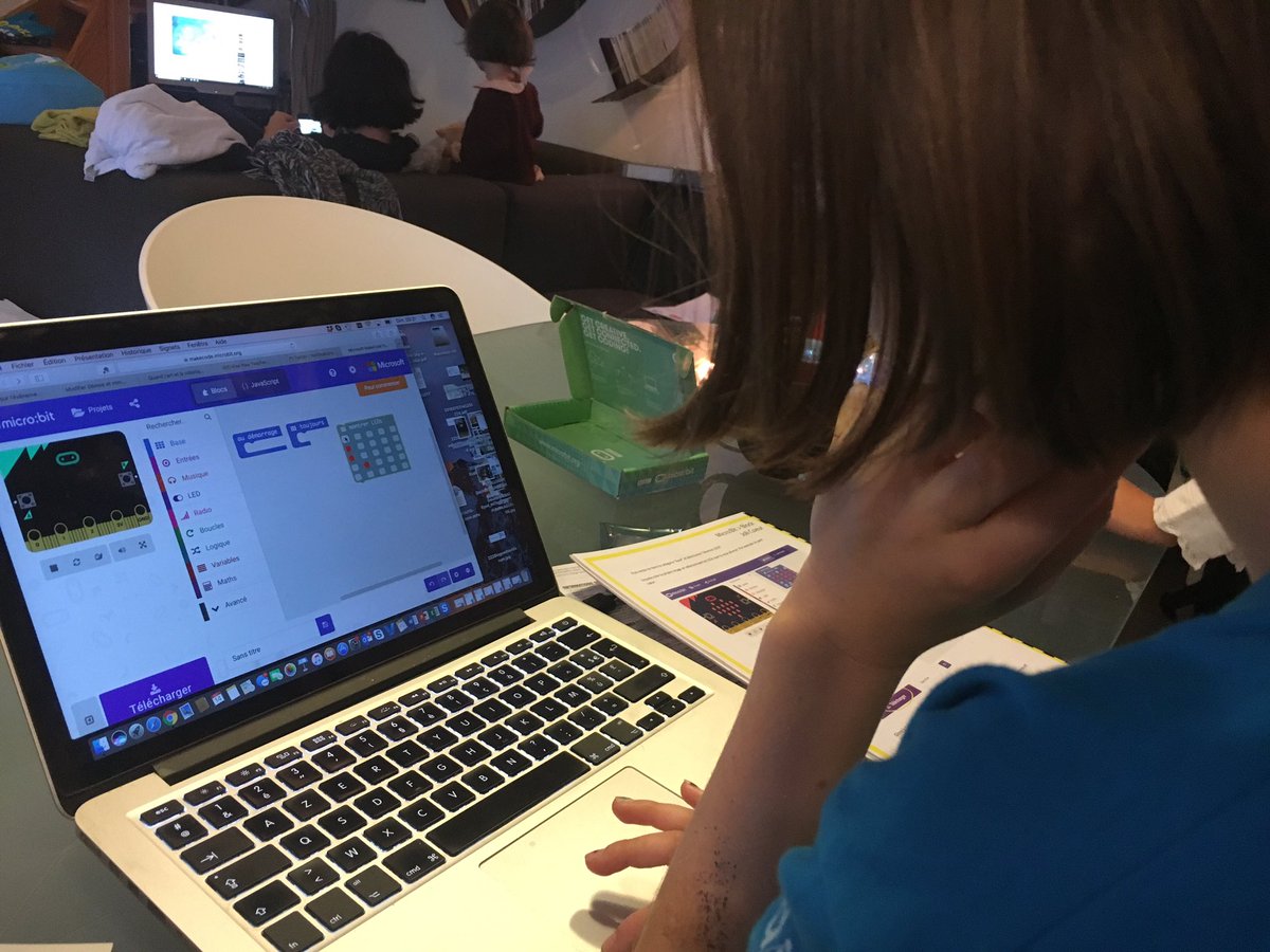pbalancier's tweet image. The day after #coding4girls Make ❤️ Coaching between sisters 👻