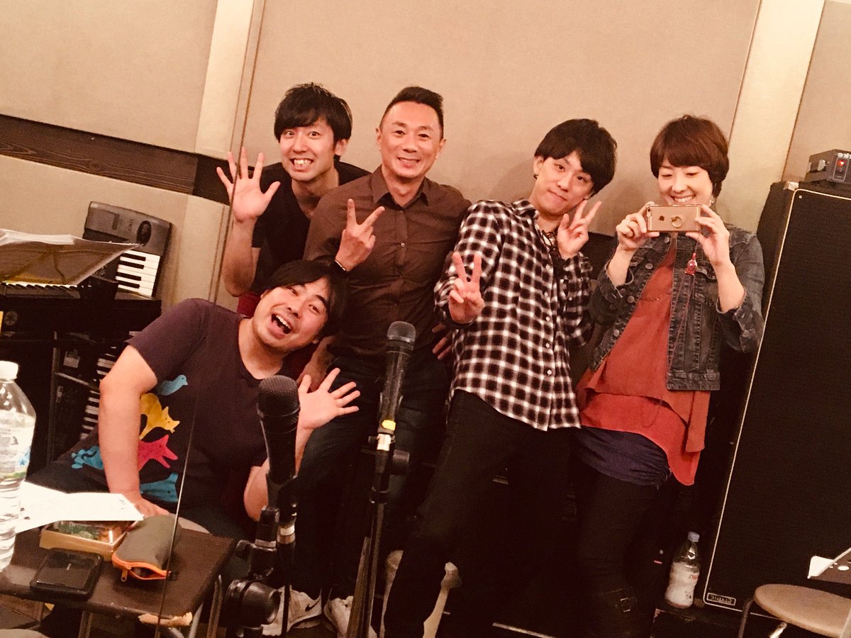 ayako_hombo79's tweet photo. 10/20ライブのバンドリハ中〜!楽しい!!楽しみ!!頑張るぞっ! #cocktaillive #河内達弥 #テオクソン #濱田竜司 #古屋賢人 #本坊綾子 https://t.co/FqDikvzG9x