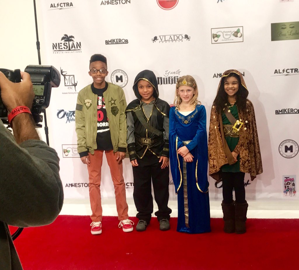 RealAkyraCarter's tweet photo. On the Red Carpet at the   @partyscene1 event in #Hollywood w/ my baby bro @RealTobyWayne &amp; friends. #partyscenethemeetup
#Halloween2018 #OTRC #medievaltimes #RedCarpet https://t.co/Xowcj540xl