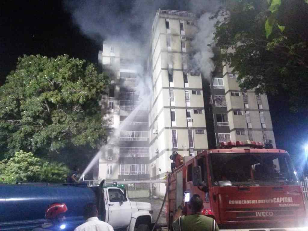 Bomberos sin agua! vecinos relatan como se vivió el incendio de El Cafetal - Venezuela al dia