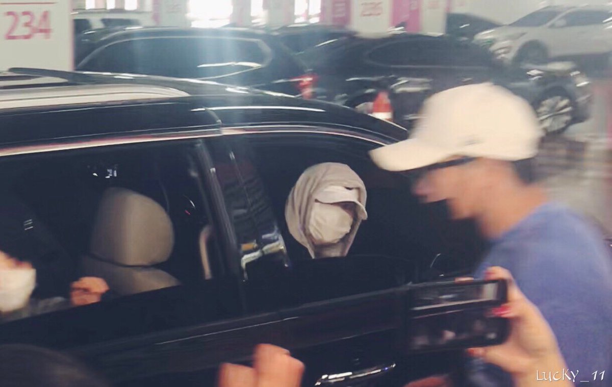 MY_LUCKINESS's tweet photo. 181014 #은혁 #Eunhyuk 인천공항 일본to한국 
눈 어디있어요...제발 눈을 좀 보여주세요🙉🙉🙉 https://t.co/LPGaAcXdDJ