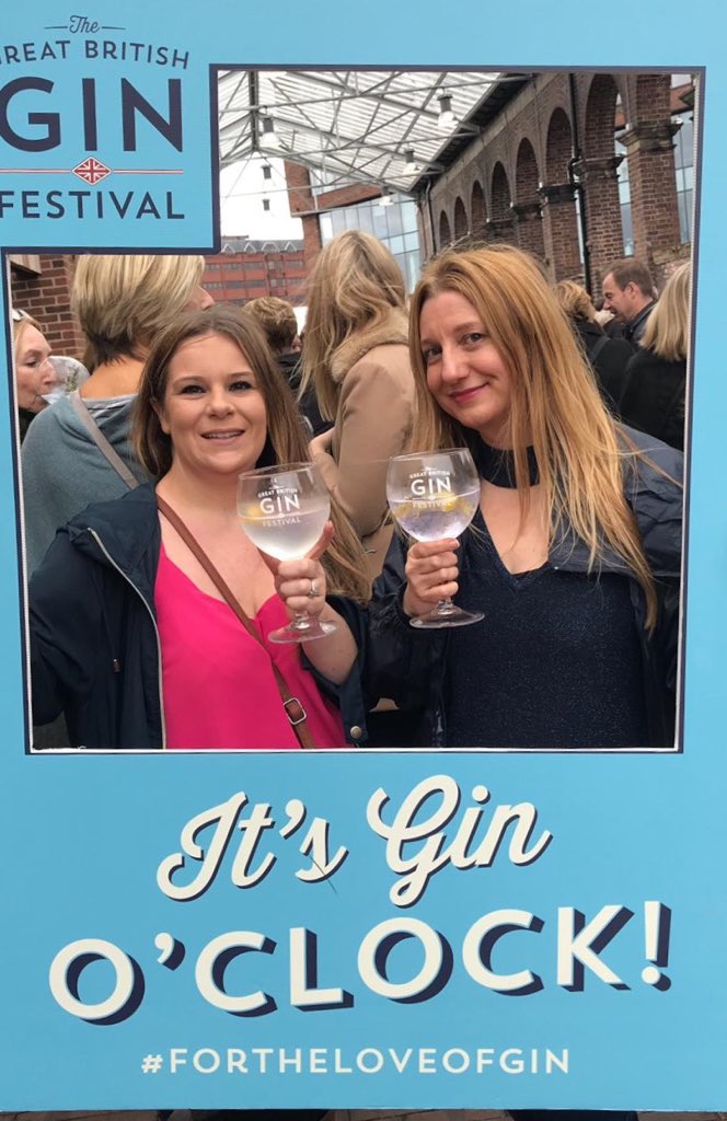 #fortheloveofgin <a href="/GBginfestival/">The Great British Gin Festival</a>  had a great afternoon with <a href="/Lianne4S/">Lianne Seddon</a> 🍸