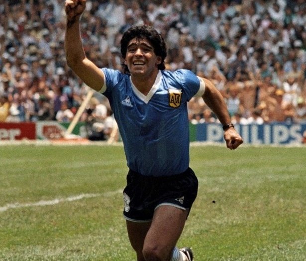 cristianivic's tweet photo. Si tuvieses que elegir al número 10 de tu equipo y solo pudieses elegir entre estos dos ¿A quien elegirías?

Messi: RT
Maradona: MG https://t.co/X90XN8DSps