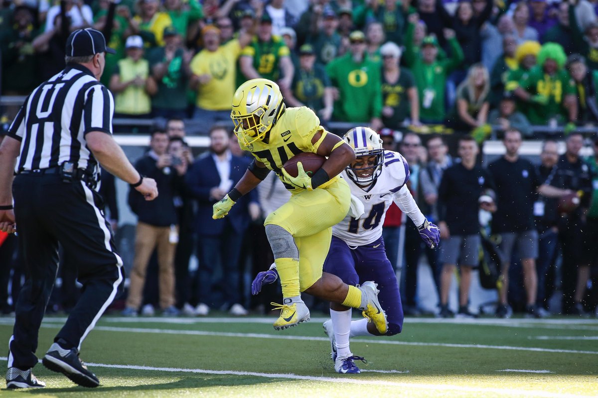 coach_cristobal's tweet photo. SOOOOOOOO PROUD OF  &amp; HAPPY FOR THESE AWESOME YOUNG MEN!!! AND SOOOOOO GRATEFUL TO THE GREATEST FANS IN THE COUNTRY!!! CONGRATS TO EVERYONE &amp; EVERYTHING OREGON!!! AUTZEN!!! YES!!!#GoDucks https://t.co/4yIple5eQV