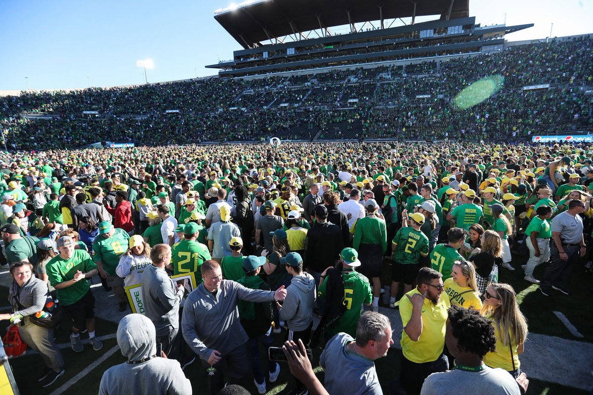 coach_cristobal's tweet photo. SOOOOOOOO PROUD OF  &amp; HAPPY FOR THESE AWESOME YOUNG MEN!!! AND SOOOOOO GRATEFUL TO THE GREATEST FANS IN THE COUNTRY!!! CONGRATS TO EVERYONE &amp; EVERYTHING OREGON!!! AUTZEN!!! YES!!!#GoDucks https://t.co/4yIple5eQV