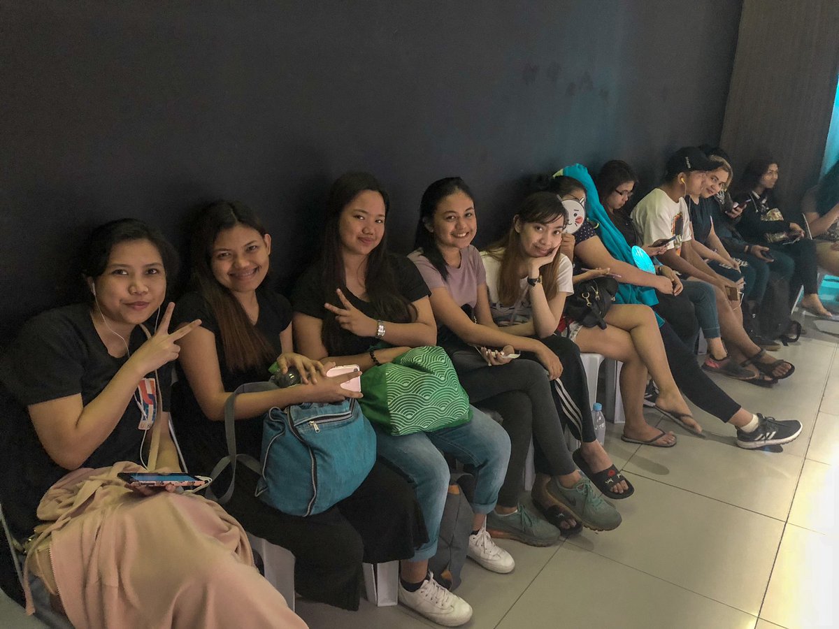 maedenKoo's tweet photo. Thank you fellow iKonics at SM Light mall for your full cooperation! We hope all of us will get the desired seat we want! Hwaiting! @zarangeulhaetta @jmhanbinnie #iKONinManila Thank you din po sa mababait na staff ng #SMLightMall 💕 https://t.co/XnIyo0TyWL