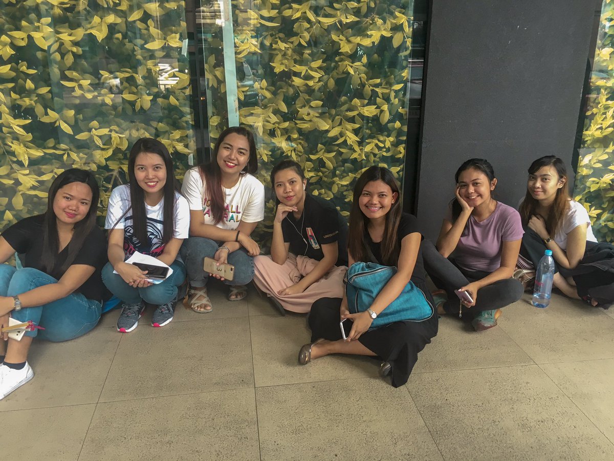 maedenKoo's tweet photo. Thank you fellow iKonics at SM Light mall for your full cooperation! We hope all of us will get the desired seat we want! Hwaiting! @zarangeulhaetta @jmhanbinnie #iKONinManila Thank you din po sa mababait na staff ng #SMLightMall 💕 https://t.co/XnIyo0TyWL