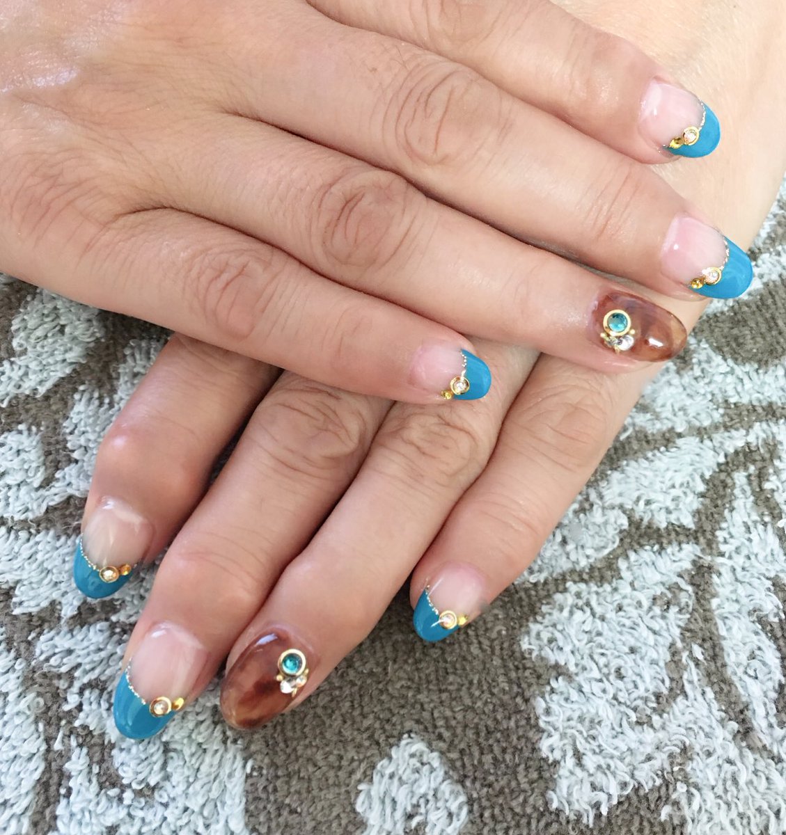 Sharon S Nails 今日のお客様ネイル 秋人気べっ甲ネイル O O ジェル ネイル ジェルネイル フレンチ べっ甲 べっ甲ネイル 秋 秋ネイル 人気 定番 ターコイズ 大人 大人ネイル 可愛い キラキラ ハンド 安い 安いネイル 東京 Yokota 羽村 羽村