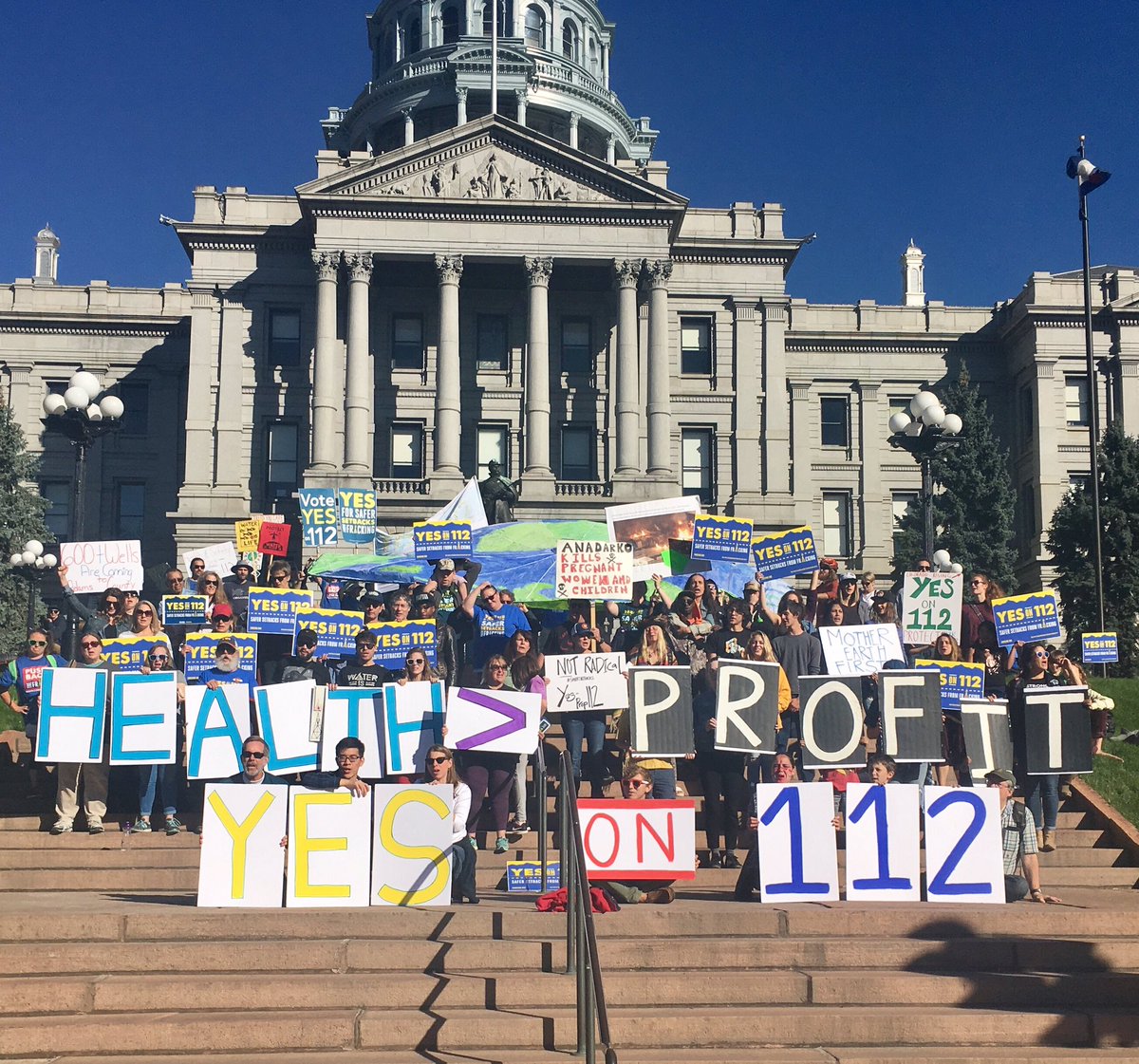 AmyGthe1andonly's tweet photo. Today's amazing rally in Denver! #YESon112 #350Colorado #pushbackthefrack https://t.co/pM98OLPUwK