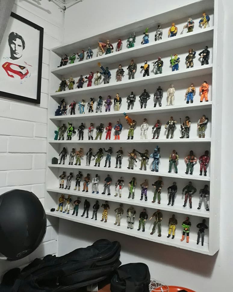 fdoporter's tweet photo. Por fin terminado el proyecto G.I. Joe....Antes y Despues #smallhomeoffice #collection #GIjoe https://t.co/XioxtdFv6w