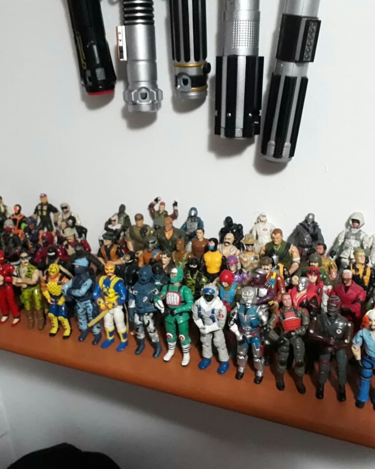 fdoporter's tweet photo. Por fin terminado el proyecto G.I. Joe....Antes y Despues #smallhomeoffice #collection #GIjoe https://t.co/XioxtdFv6w