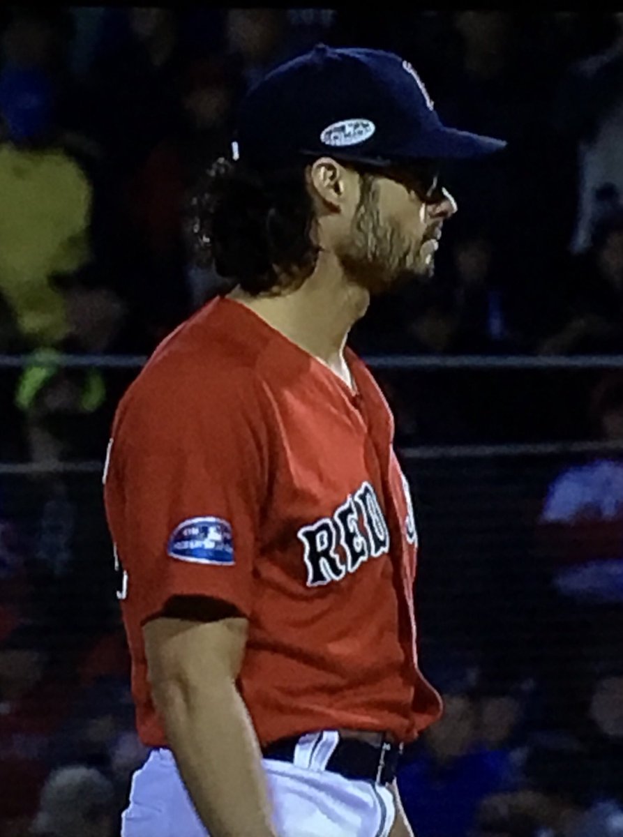 dhe1022's tweet photo. I blame Joe Kelly. He made it personal and purposefully hit Bregman to lead off 6th after #RedSox had tied it. No doubt. #SelfishPlay #TurningPoint #DoDamage #ALCS #MLB https://t.co/i6lfj5iw8K