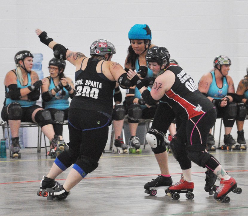 PrairiePostSC's tweet photo. The #SwiftCurrent @RedneckBetties concluded their season on a high note with a 305-135 home win against Lethbridge.  #rollerderby https://t.co/z2fpDSwjA9