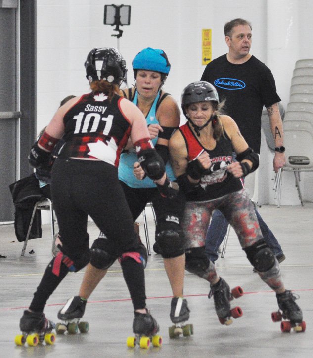 PrairiePostSC's tweet photo. The #SwiftCurrent @RedneckBetties concluded their season on a high note with a 305-135 home win against Lethbridge.  #rollerderby https://t.co/z2fpDSwjA9