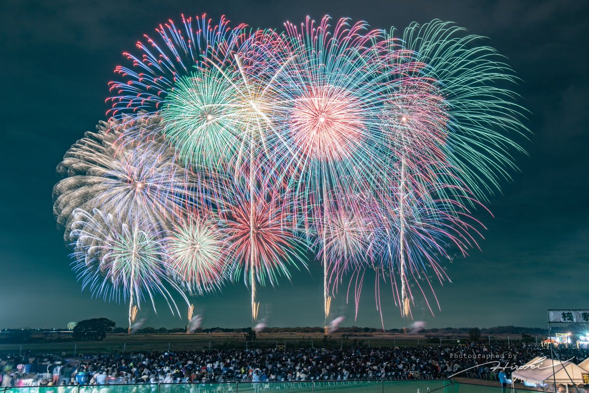 Hiroki Teamクソ雑魚 ギネス認定の正四尺玉が上がるとのことで楽しみにしてた第17回こうのす花火大会に初参戦してきた 鳳凰乱舞で度肝を抜かれてしまい 正四尺玉が上がる頃には半分ポカーンとしてましたｗ こうのす花火大会 鴻巣花火大会 花火大会