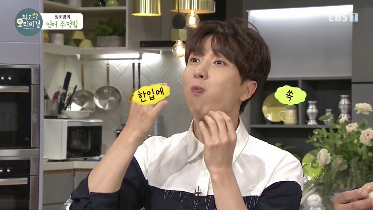suju_napi's tweet photo. 181012  Best Secret to Cooking 😊🍴
#이특 #利特 #Leeteuk #イトゥク 
#최고의요리비결 #superjunior⁠ ⁠ https://t.co/HOJ8KCfnsq