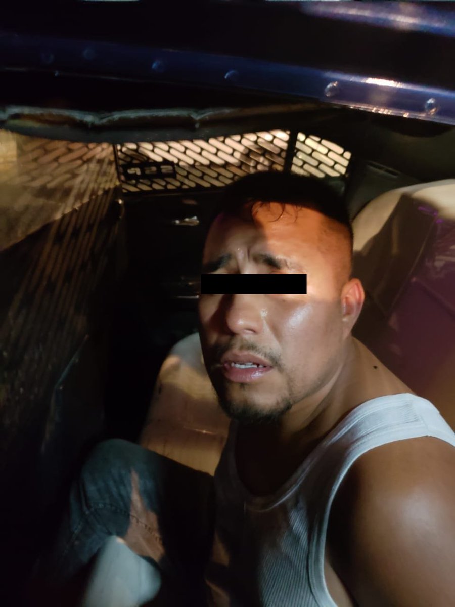 Después de una persecución en la colonia Felipe Ángeles, se logró arrestar a un sujeto que minutos antes había cometido un asalto, tras una revisión preventiva se le encontró una réplica de arma de fuego y $50,000.00 pesos. Fue trasladado al MP VCA-3. #PolicíaCDMX.