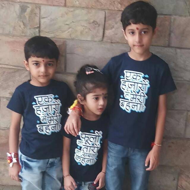 Vikramzeee's tweet photo. Kids are so innocent and clear heart, met with a very close friend Sandeep pahwa and his family last week. Sandeep introduced me with his kids saying Vikram is close friend of mine And her daughter Devishi (in middle) said  जाओ फिर पार्क मैं जा कर खेलो ना . https://t.co/6MLiceVnVY