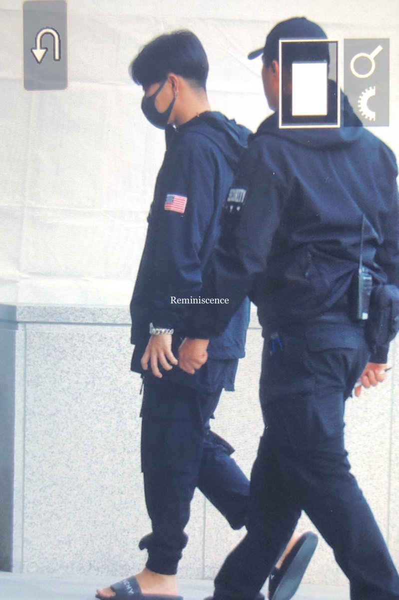 오늘도 청순미 ㅠㅠㅠ 촬영 중이라 천천히 걸어가주셨다 ㅠㅠㅠㅠ 예뻐 ㅠㅠㅠ 

#은지원 #EUNJIWON #殷志源 #ウンジウォン #1KYNE #YG #젝스키스 #SECHSKIES 
181014 출근 프리뷰