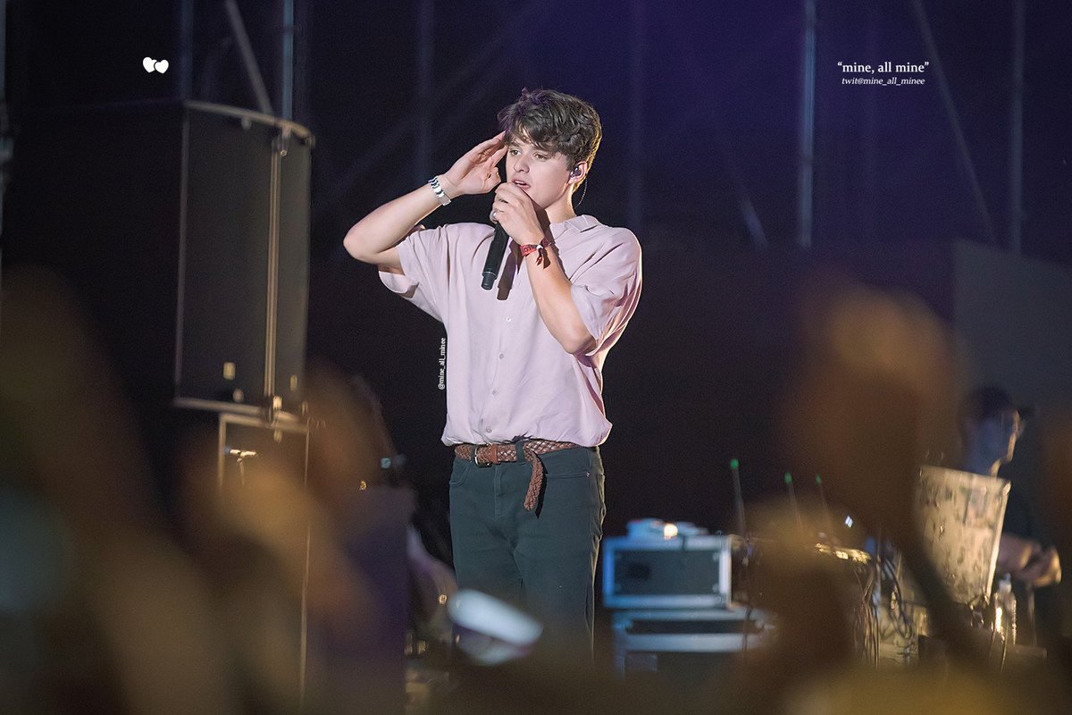 mine_all_minee's tweet photo. 181007 The Vamps / Slow Life Slow Live in Seoul
더 뱀프스 브래들리 심슨

앞머리 갭차이 무엇..!

#TheVamps #BradleySimpson https://t.co/QDJlrWLEEZ