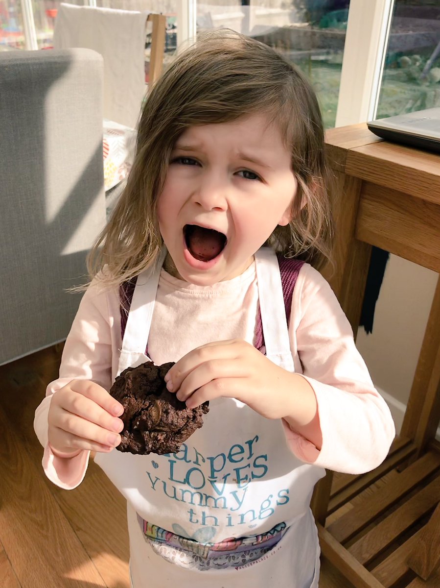 ChaChimps's tweet photo. Harper was very excited to make her own cookies #delicious #homebaking #childbakeoff #bakerinthemaking #cookies https://t.co/6e9PfiaPl6