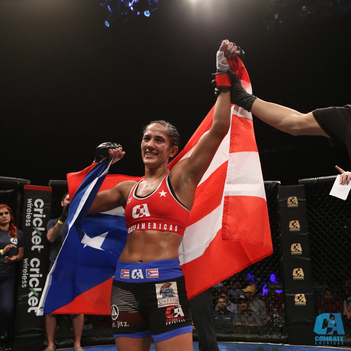 Amanda Serrano defeats Eréndira Ordóñez via Submission (Rear Naked Choke) a...