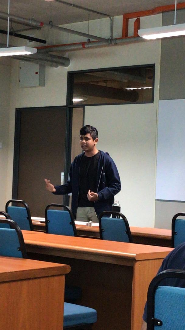 iiumdebates's tweet photo. IIUM B (#Manabun) and IIUM A (#Shitem) debating against each other in the Semifinals! Loving how their hand gestures mimic one another. https://t.co/3dHvsGnXVv