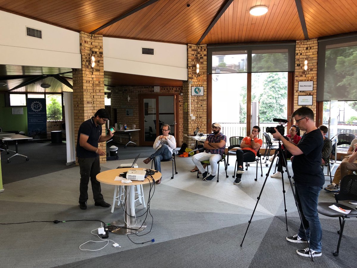 tadhackbne's tweet photo. An awesome demo of ⁦@chatloop1⁩ solutions from #TeamDec https://t.co/gGIzBLGojm