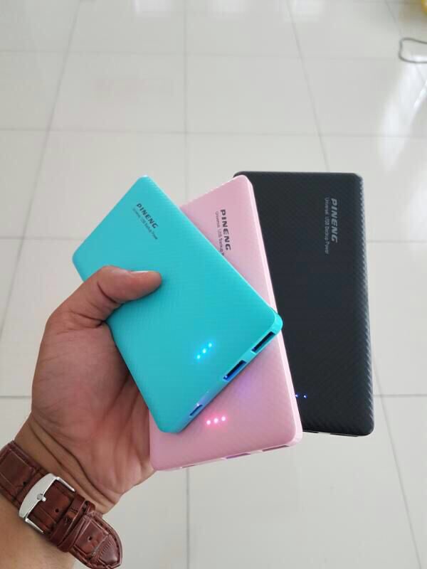 Bradogadget's tweet photo. Original 💯 pineng powerbank 10000mAh RM 50 sahaja ! Stock tak banyak tinggal 8 je tau . So siapa yang battery cepat habis ke atau nak pergi jauh better beli skrg 🤪 warranty pun ada ❣️ COD area Bangi/Kajang 😊 #bangi #kajang #pinengpowerbank #student https://t.co/t5KhBtU7Ir