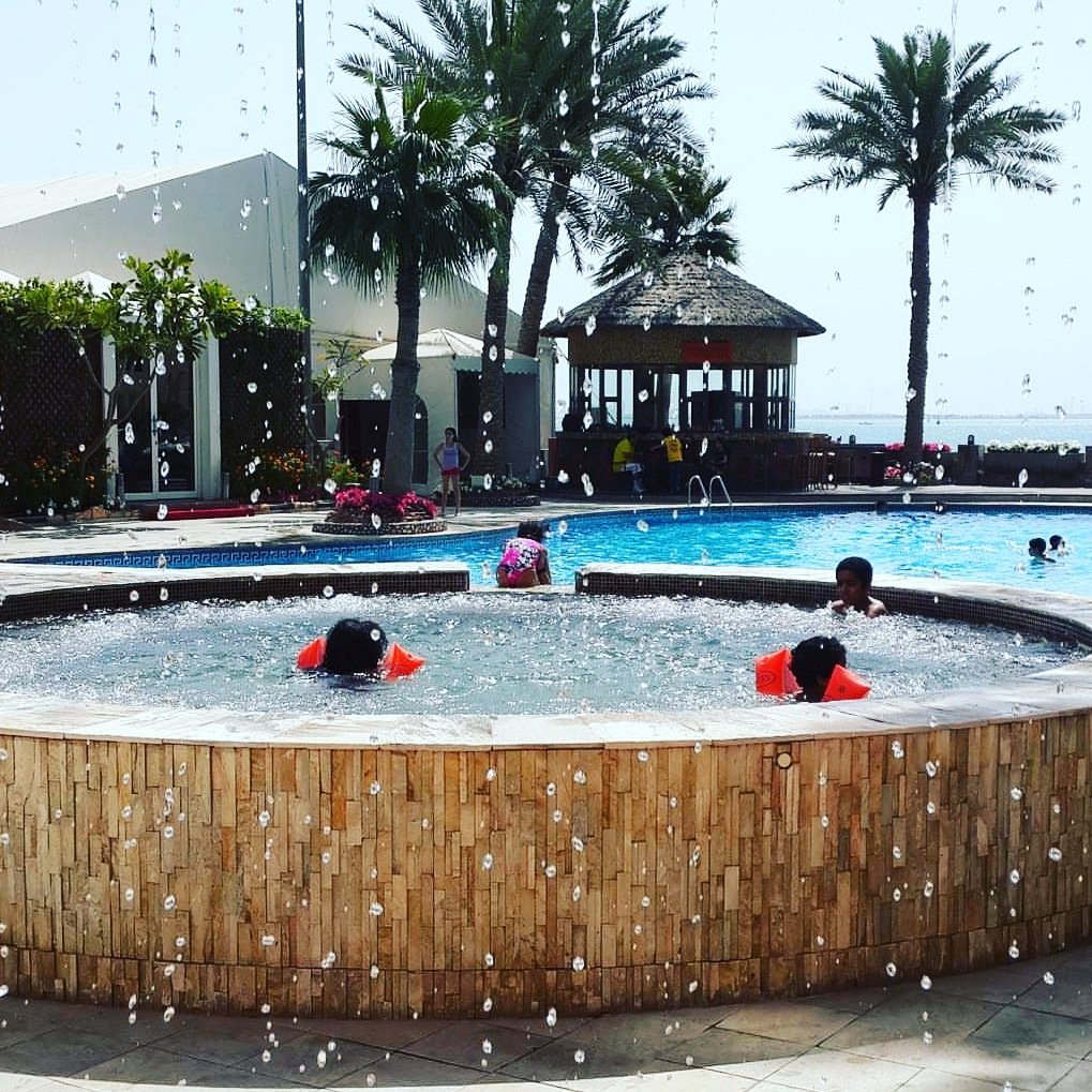EliteResortSpa1's tweet photo. No other way to beat the sunday blues than to take a plunge right here...right now!😄#elitebahrain #eliteresortandspa #summertracesbahrain #Summer #swimming #fun #Bahrain #saudiarabia #kuwait #KSA https://t.co/SDbFU1D1Mf