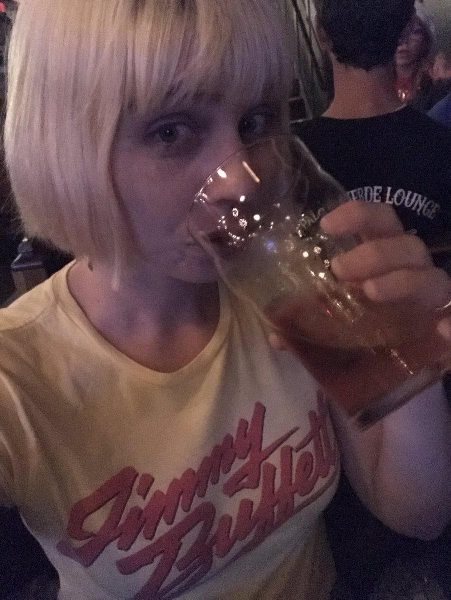 trustyparasol's tweet photo. This beer is for @OhMyBarney. #jimmybuffettconcert https://t.co/eX0d8Hslro