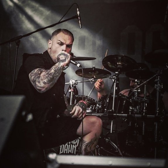 MaikHanikow's tweet photo. #rude #rudeopenair #rockunterdeneichen #blackestdawn #konzert #musik #geileleute #beer #spaß #friedlich #headbangen #metal #metalheads #kutte #bier #kultur #maikhanikow https://t.co/zgvoyKZcX4