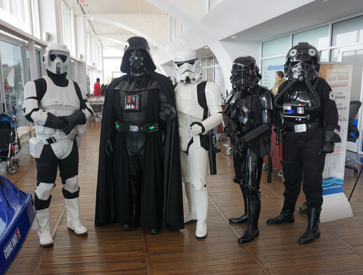 tydiriumpilot's tweet photo. Pic with my other boss. Me on the left. #StarWars #501stLegion #wisconsingarrison https://t.co/mcnc5qfePf