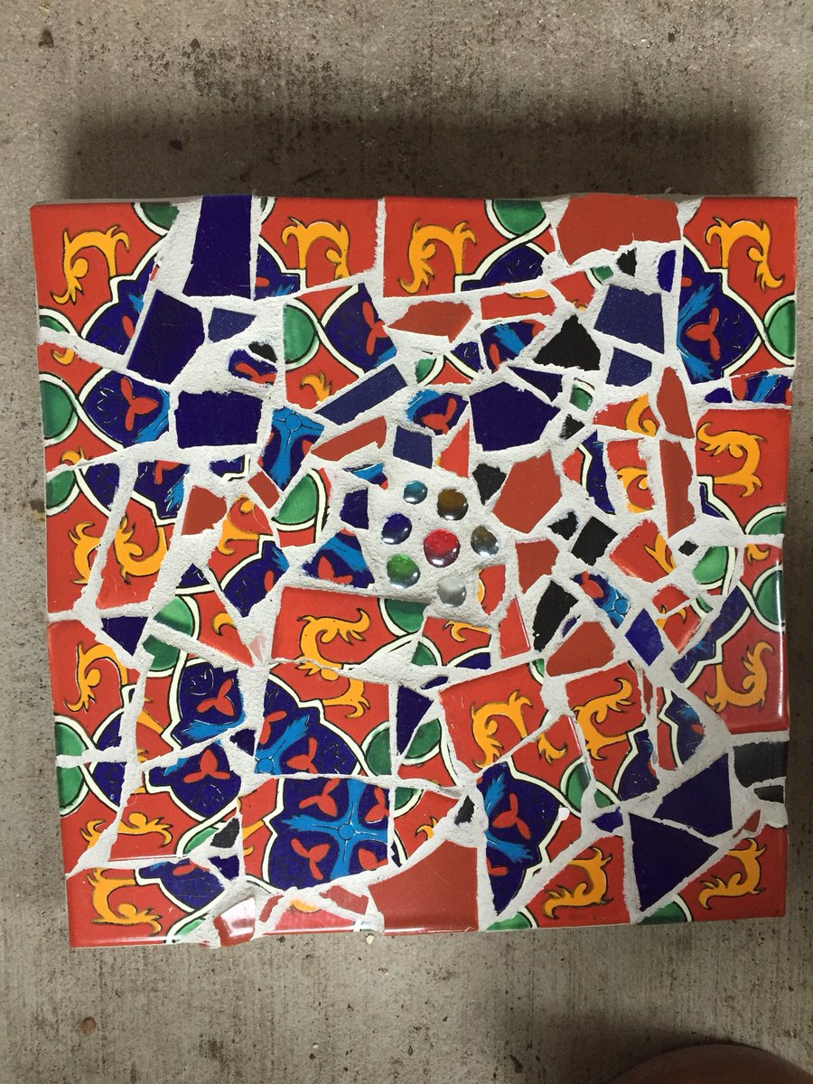 ACCmockingbird's tweet image. Adding mosaic tile to a garden really adds something special. This one was made from donated tile and placed in the garden.  Learn here mockingbirdgardenclub.wordpress.com/2018/08/01/mos…