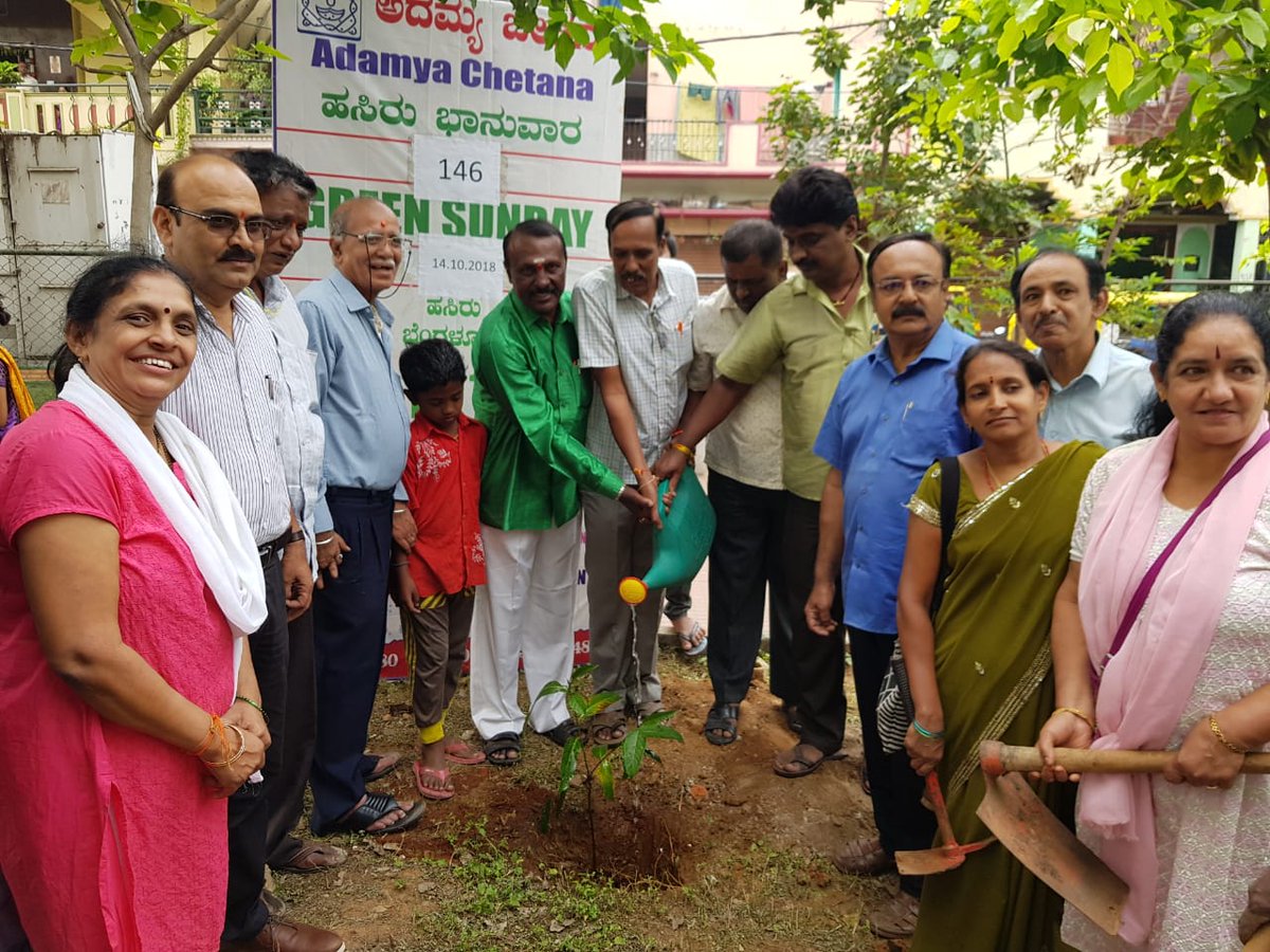 Few glimpses from the 146th #GreenSunday today, part of #Sasyagraha initiative of @adamya_chetana to ensure more green cover in Namma #Bengaluru - #GreenBengaluru  #GreenBharat