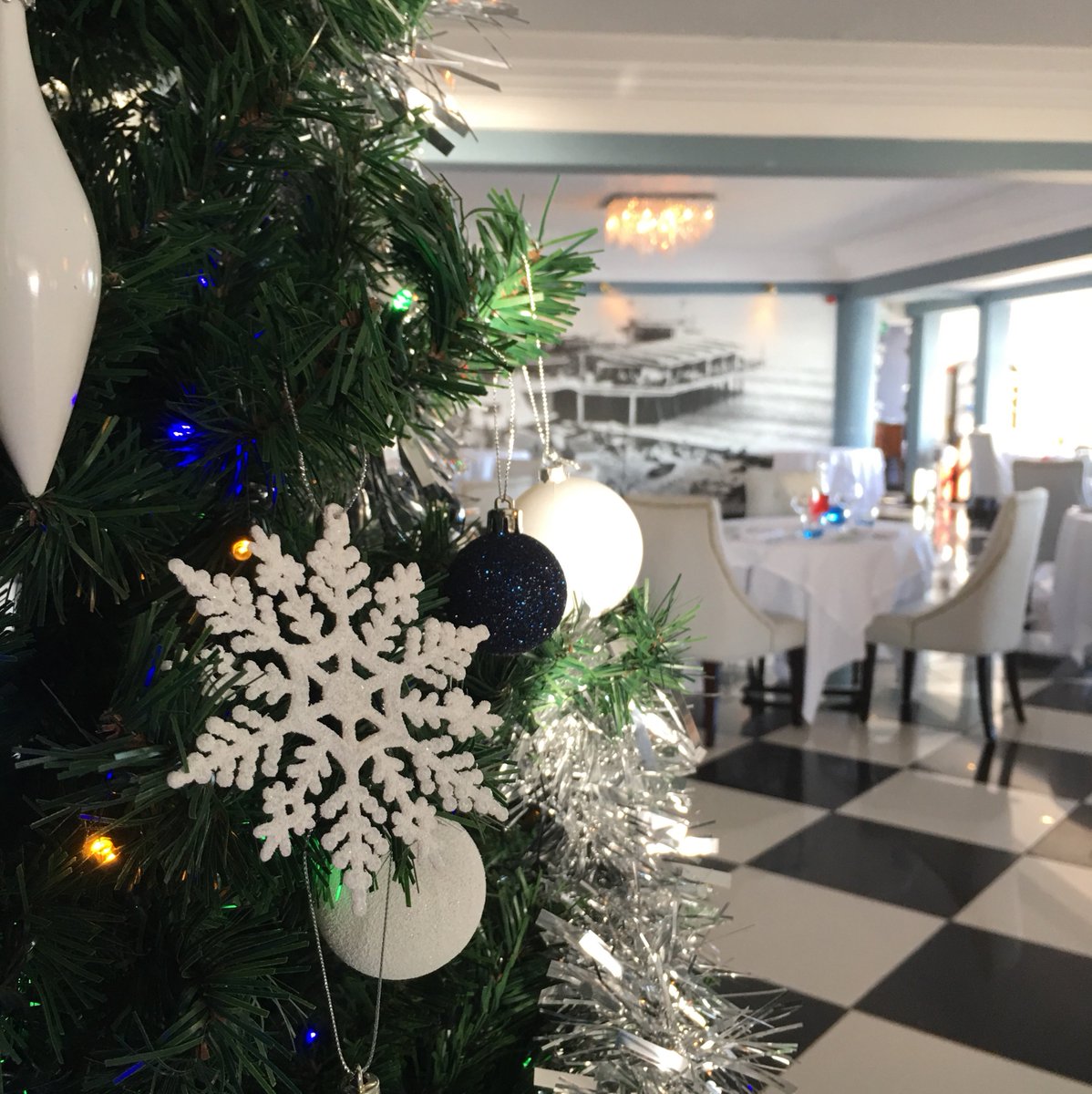 AlMoloWeymouth's tweet photo. Now, where did we put those Christmas decorations......... ;) #almolo #weymouth #loveweymouth #italianfood #italian #weymouthbeach https://t.co/i5esenCkX3