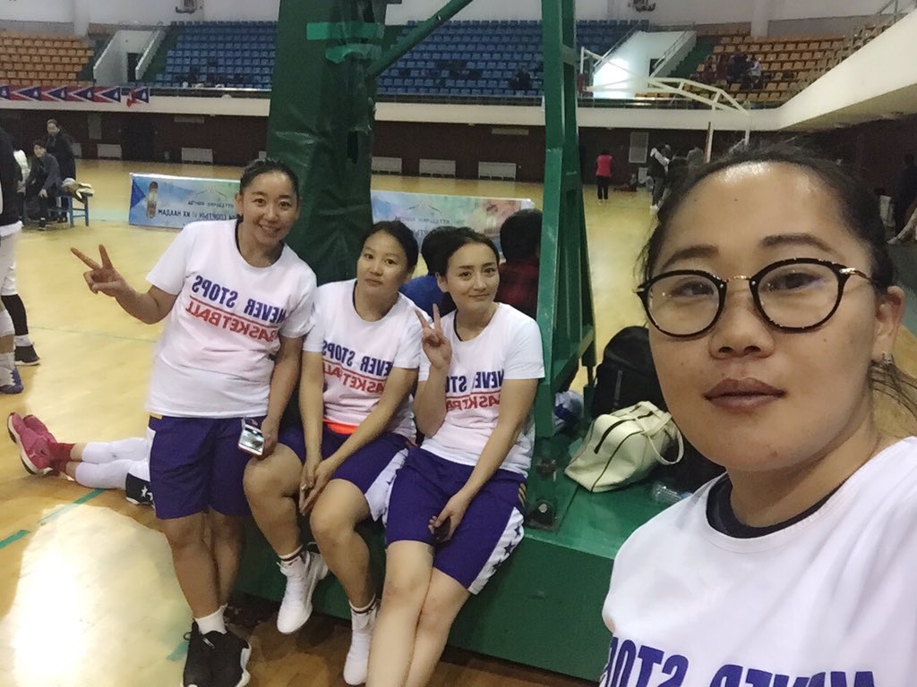 Медалиа авах гээд л хүлээгээд суужийн