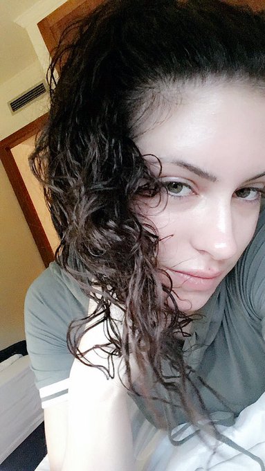 When the morning light kisses your bum https://t.co/oJqJbS4D3M<a href="/tag/christmasispagan"class="tags"><span>#christmasispagan</span></a>