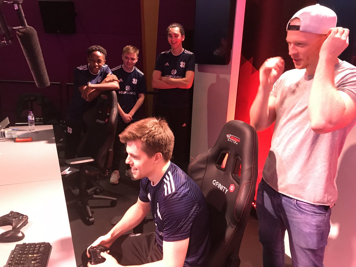Gfinity's tweet photo. The one and only @Doomseee attempting to break another world record in #RocketLeague under the eyes of @OnsetMTH and his @hashtagutd companions 👀👀👀

Media day continues at the #Gfinityarena 🔥 https://t.co/HiVETNk6kN